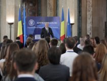 Premierul Mihai Tudose: Felicit stagiarii Internship pentru proiectele realizate și îi invit să participe la implementarea lor